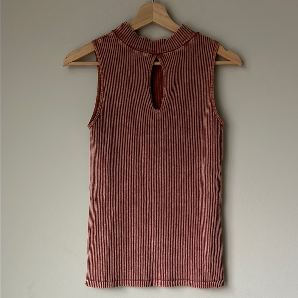 Sleeveless Ribbed Top - Rust - Picture 2 of 2